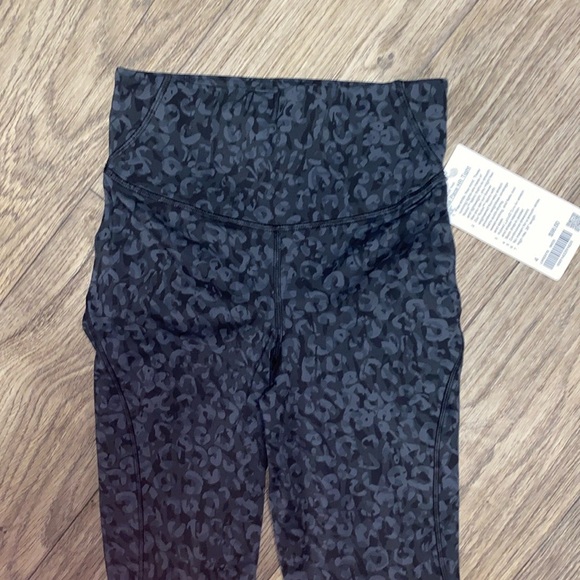 Base Pace HR Tight Lululemon 28” - Picture 2 of 6